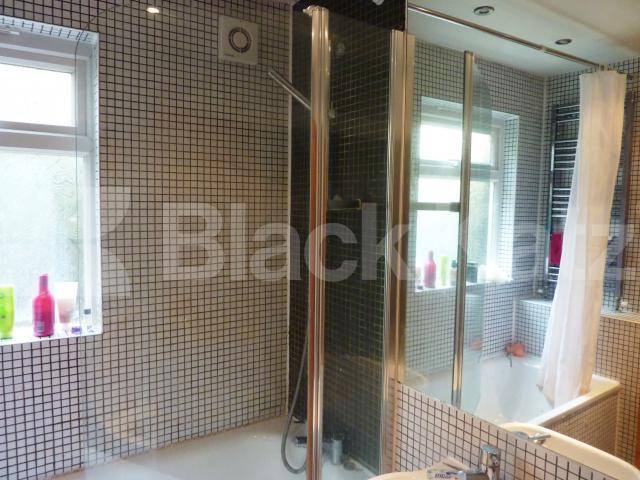 			NEW INSTRUCTION!, 2 Bedroom, 1 bath, 1 reception Flat			 Cheverton Road, WHITEHALL PARK